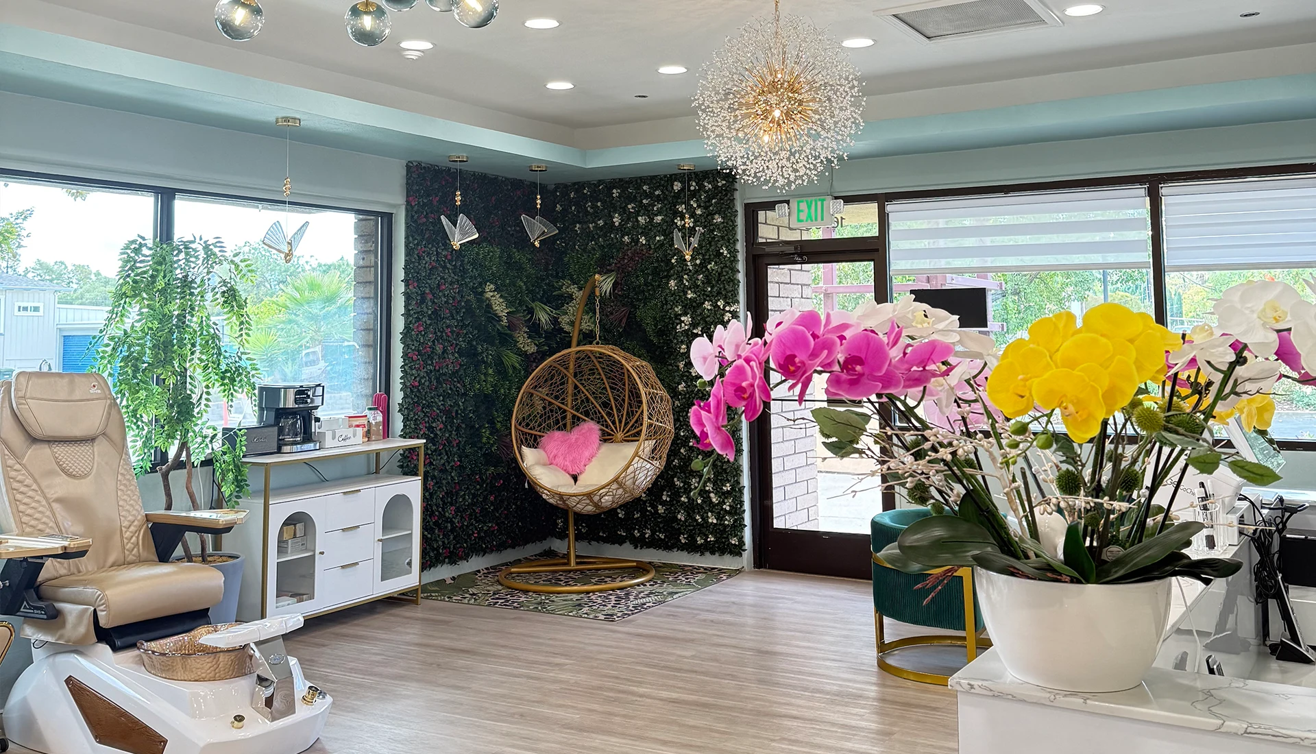 Pretty Bloom Nail Bar